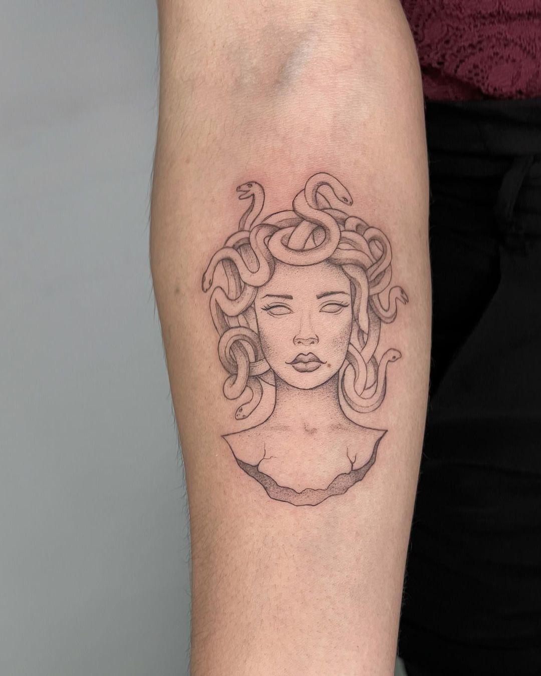 Fine-Line Medusa