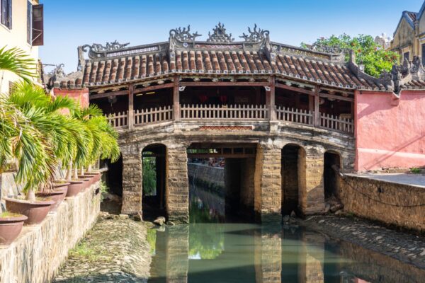 chùa cầu